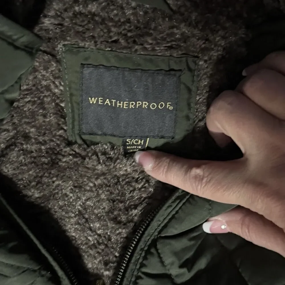 Weatherproof puffer vest, minky lined size small women Green
